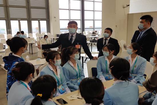 团省委书记唐源看望志愿者